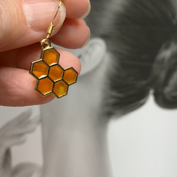 Oh Honeycomb look at these Hand Crafted Pierced Dangly Earrings - Picture 6 of 12